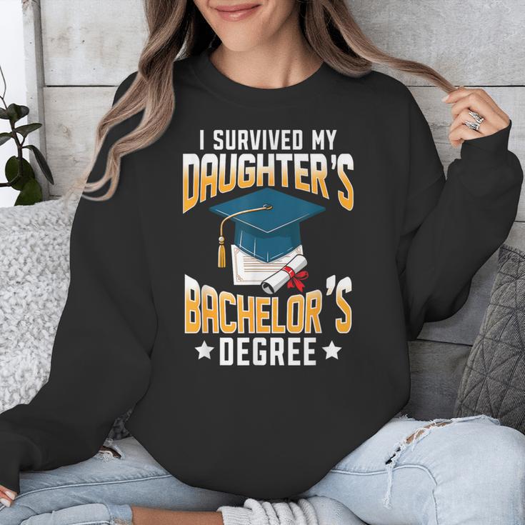 i Survived My Daughters Bachelor's Degree Graduation Gifts Unisex Sweatshirt