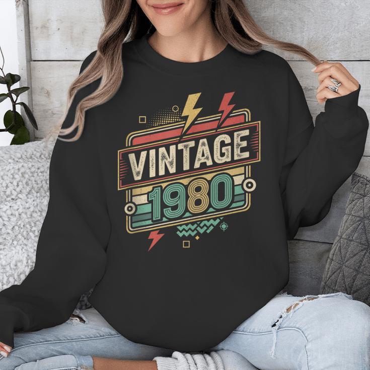 Vintage 1980 Retro Badge Decade Nostalgia Graphic Emblem Unisex Sweatshirt