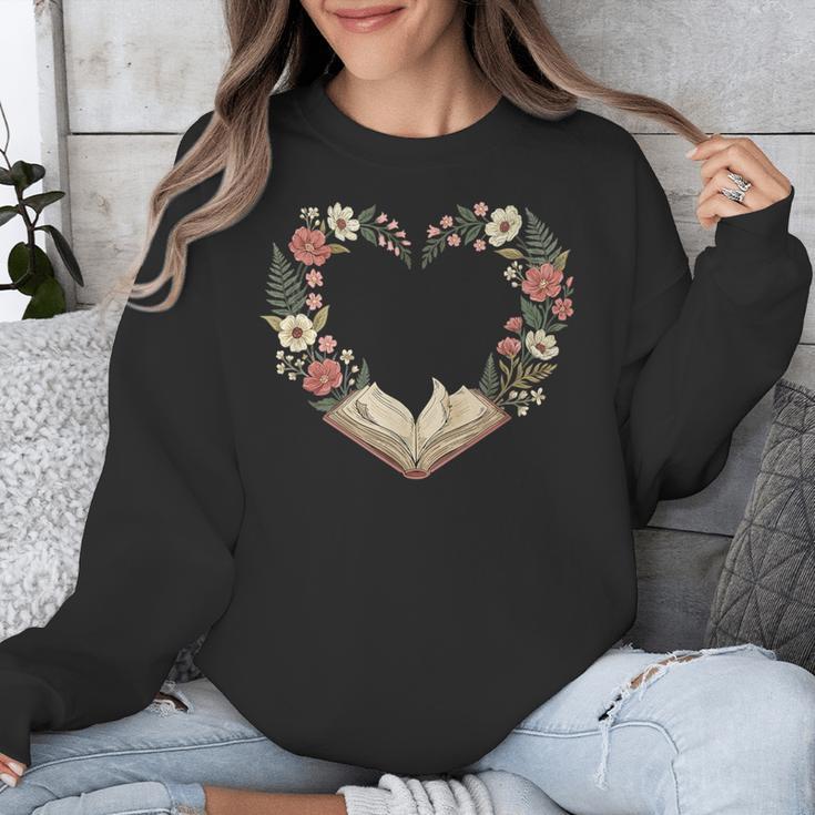 Vintage Book Lover Valentine Heart Unisex Sweatshirt