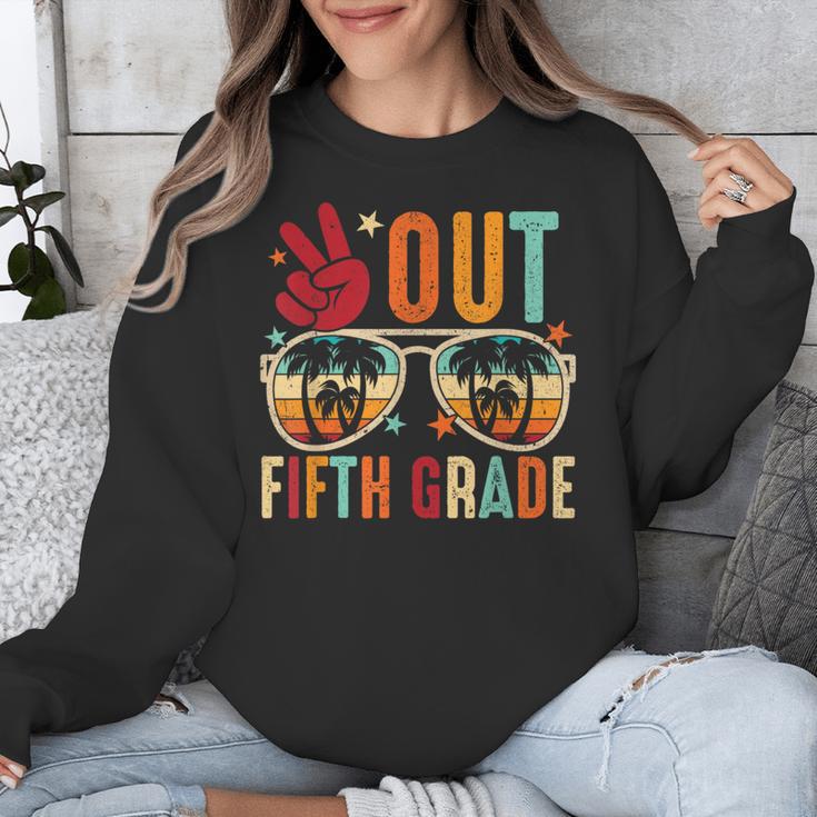 Vintage Peace Out 5th Grade Graduation Last Day Of School Unisex Sweatshirt