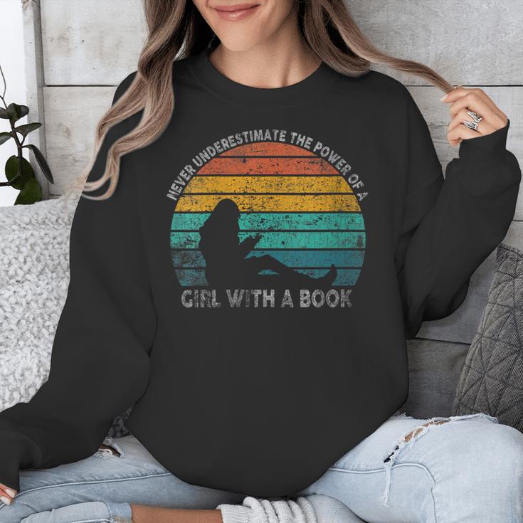 Women's Never Underestimate The Power Of A Girl With Book Reading Unisex Sweatshirt Women's Never Underestimate The Power Of A Girl With Book Reading Unisex Sweatshirt
