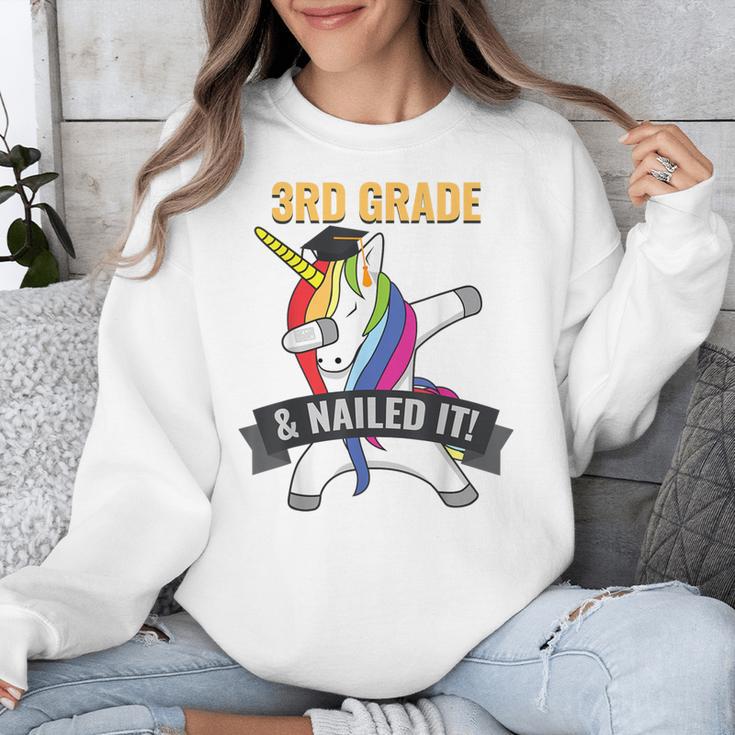 3RD GRADE NAILED IT UNICORN DABBING GRADUATION T-SHIRT Unisex Sweatshirt