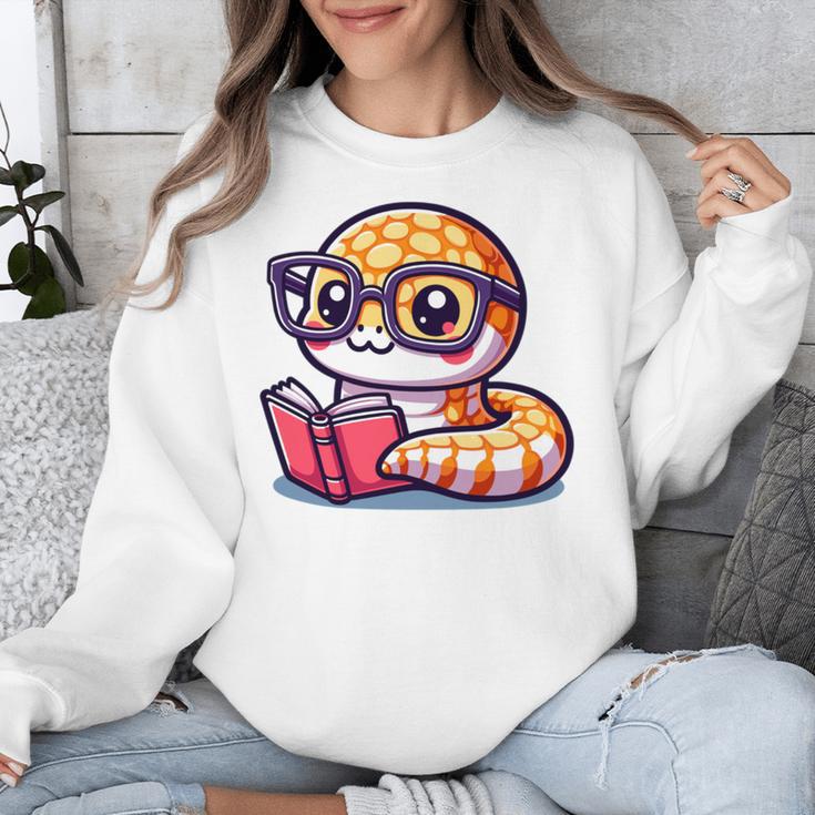 Adorable Book Lover Rattlesnake With Reading Glasses Cute Unisex Sweatshirt