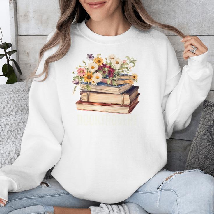 Booktrovert Vintage Wildflowers Books For Book Lovers Unisex Sweatshirt