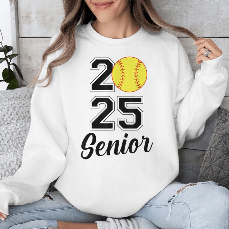 Class Of 2025 Softball Senior Graduation Graduate Women Unisex Sweatshirt