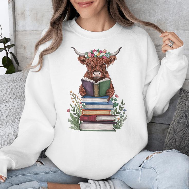 Cute Highland Cow With Book Floral Bookworm Librarian Book Unisex Sweatshirt