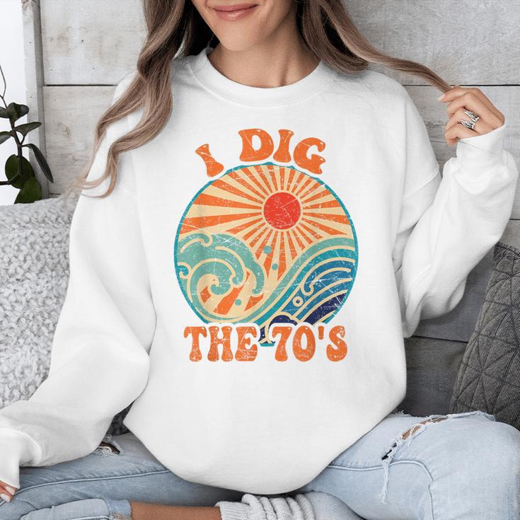 I Dig The 70s Aesthetic Nostalgia 1970's Retro 70s Party Unisex Sweatshirt I Dig The 70s Aesthetic Nostalgia 1970's Retro 70s Party Unisex Sweatshirt