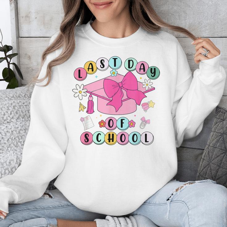Happy Last Day Of School Coquette Bow Graduation Girls Kids Unisex Sweatshirt