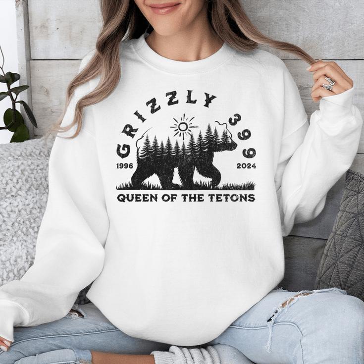 Memory Grizzly 399 1996 2024 Queen Of The Tetons Bear Lovers Unisex Sweatshirt Memory Grizzly 399 1996 2024 Queen Of The Tetons Bear Lovers Unisex Sweatshirt