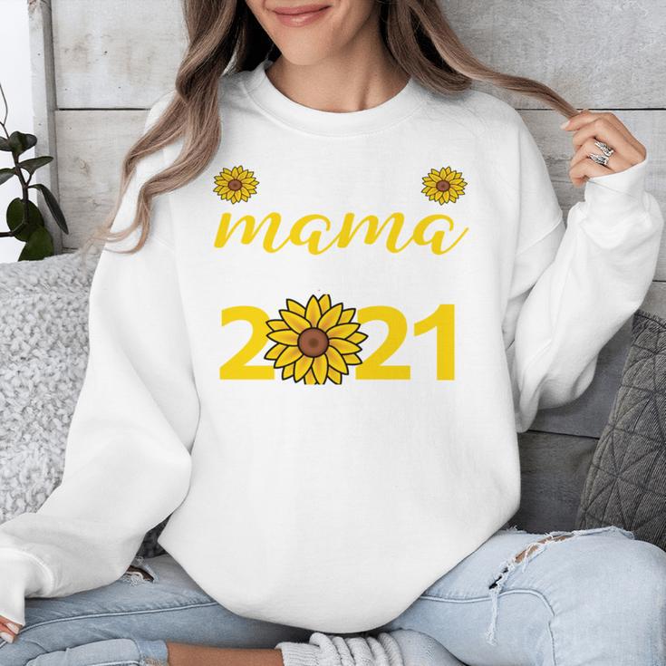 Proud Mama Of a 2021 Graduate Senior Mom 2021 Graduation Unisex Sweatshirt