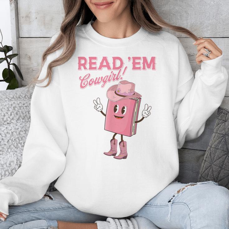 Read 'Em Western Cowgirl Retro Groovy Reading Books Unisex Sweatshirt