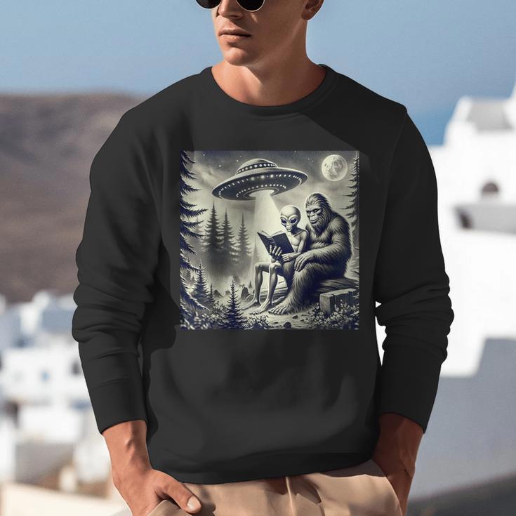 Bigfoot With Alien Reading A Book Bigfoot And UFO Unisex Sweatshirt