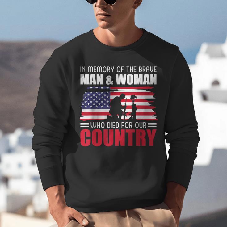 In Memory Of The Brave Man & Woman Memorial Day Unisex Sweatshirt