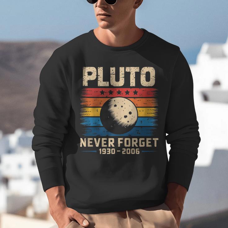 Pluto Never Forget Space Nostalgia Astronomy Humor Unisex Sweatshirt