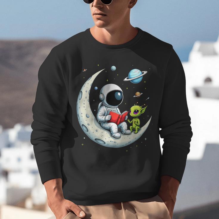 UFO Alien Astronaut Reading Book In Space Unisex Sweatshirt