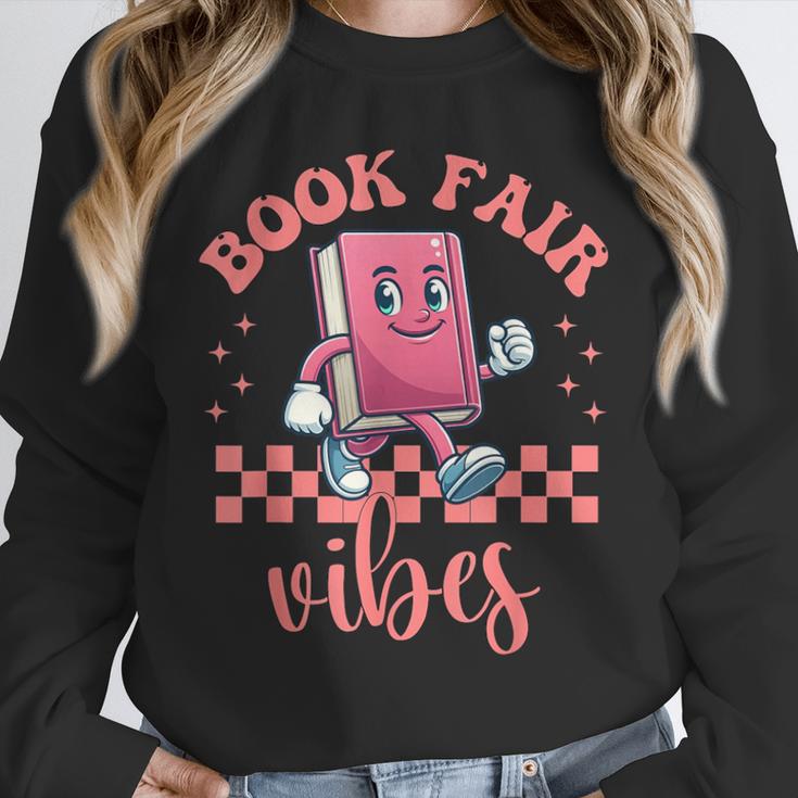 Book Fair Vibes School Librarian Retro 70s Reading Bookworm Unisex Sweatshirt