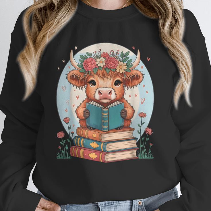 Cute Baby Highland Cow Reading Book Bookworm For Men Women Unisex Sweatshirt
