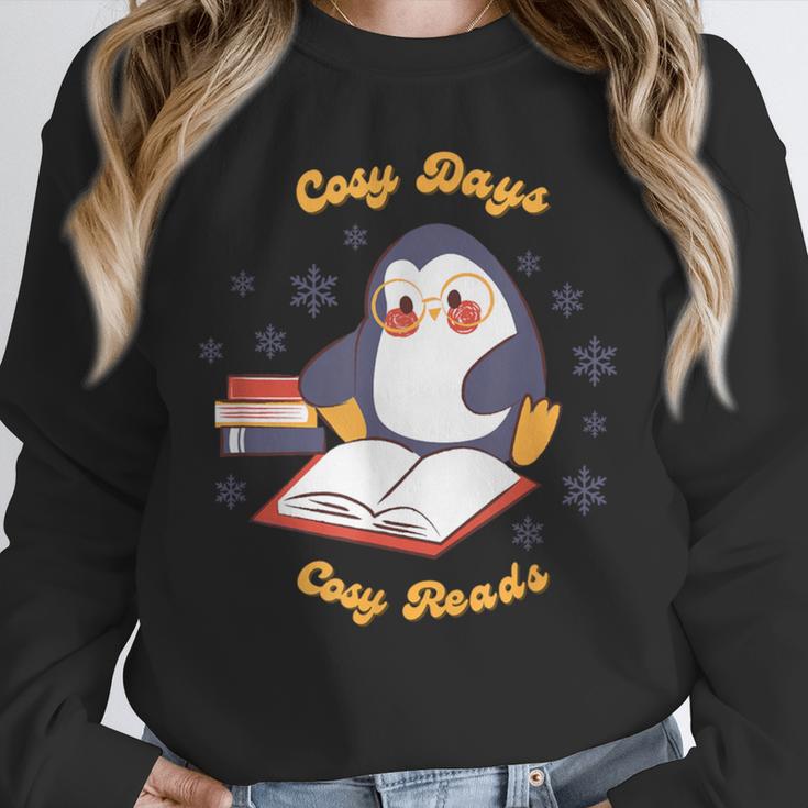 Cute Xmas Book Lover Penguin Reading Cosy Days Cosy Reads Unisex Sweatshirt