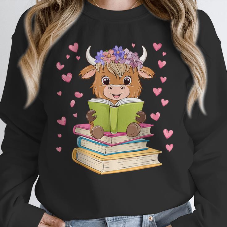 Highland Cow Reading Book Floral Bookworm Unisex Sweatshirt