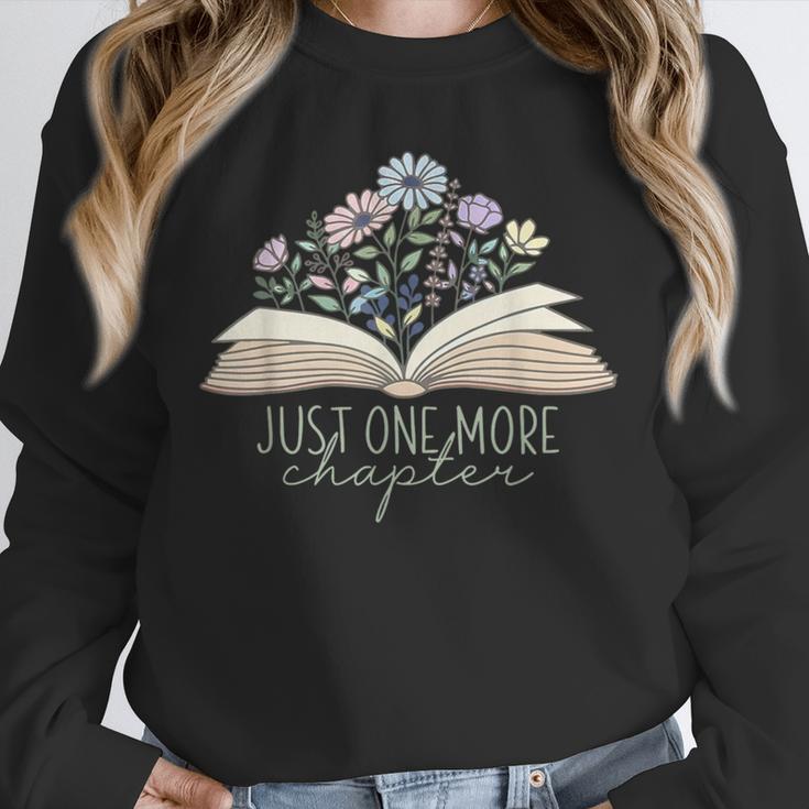 Just One More Chapter Floral Book Wildflower Aesthetic Art Unisex Sweatshirt