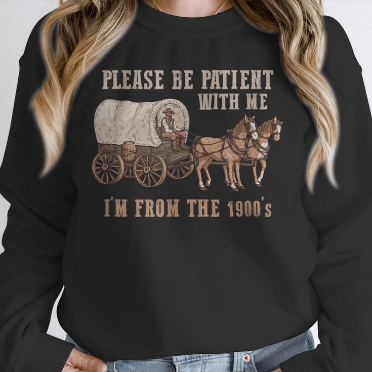 PLEASE BE PATIENT WITH ME I'M FROM THE 1900s Clever Unisex Sweatshirt