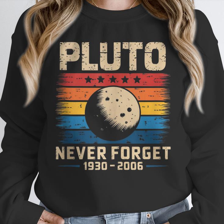 Pluto Never Forget Space Nostalgia Astronomy Humor Unisex Sweatshirt