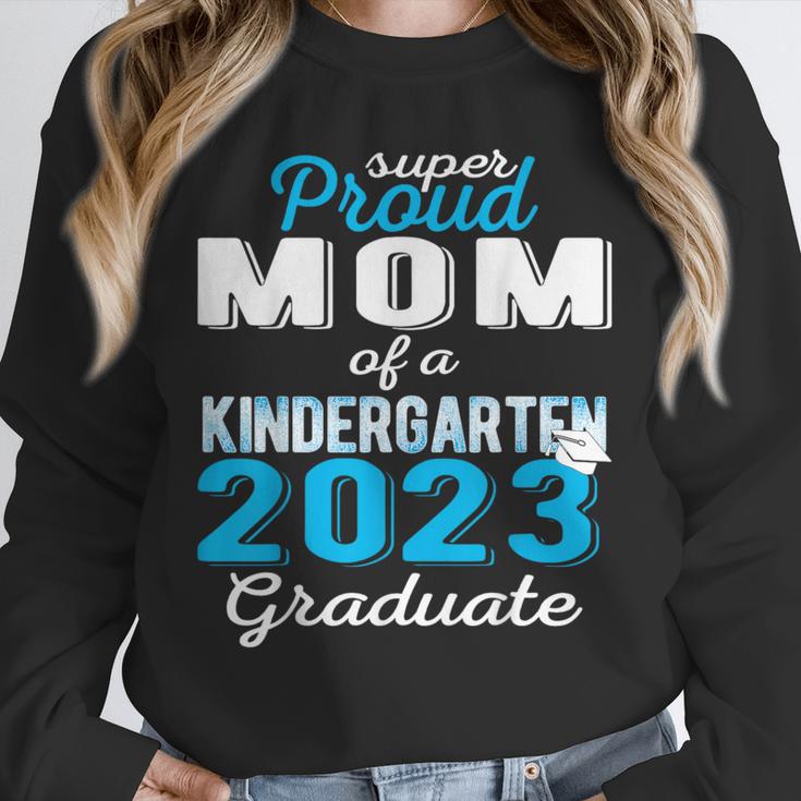 Proud Mom Of Kindergarten Graduate 2023 Graduation Mom Unisex Sweatshirt
