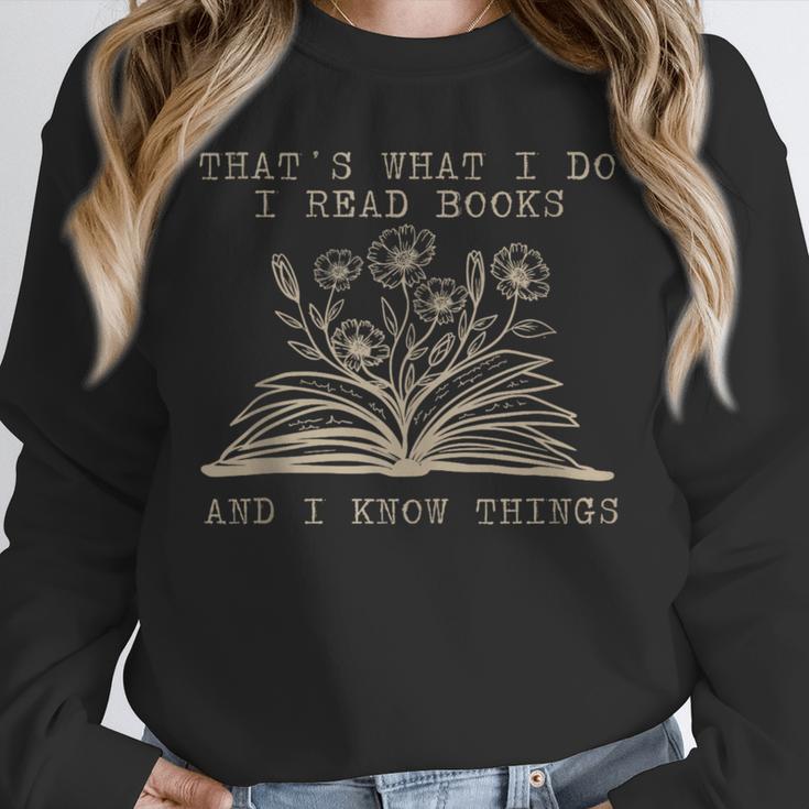 That's What I Do I Read Books And Know Things Bookworm Women Unisex Sweatshirt