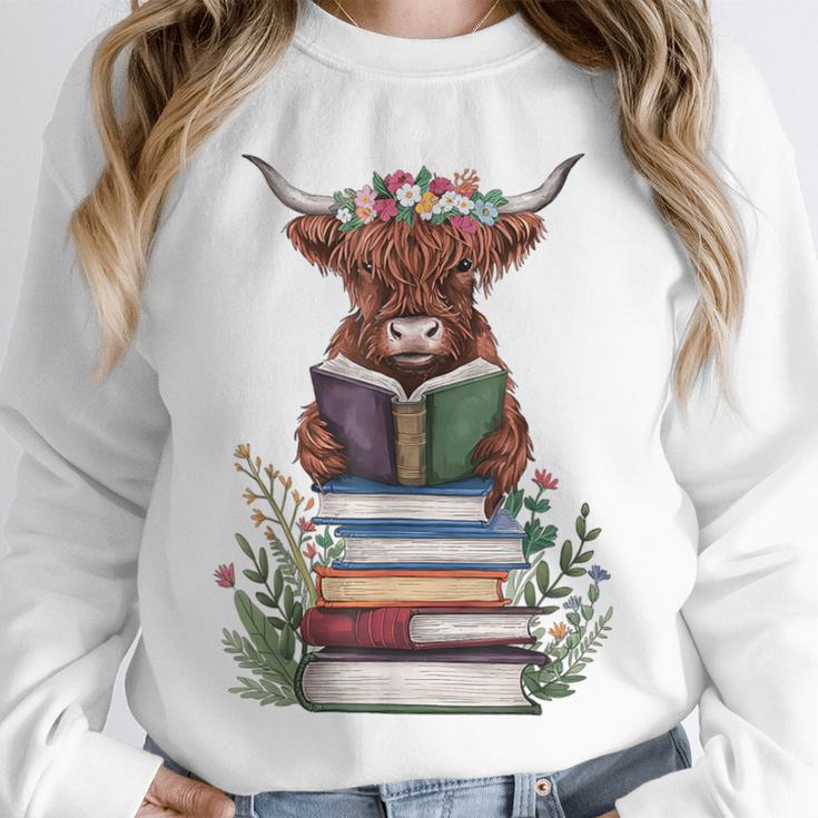 Cute Highland Cow With Book Floral Bookworm Librarian Book Unisex Sweatshirt