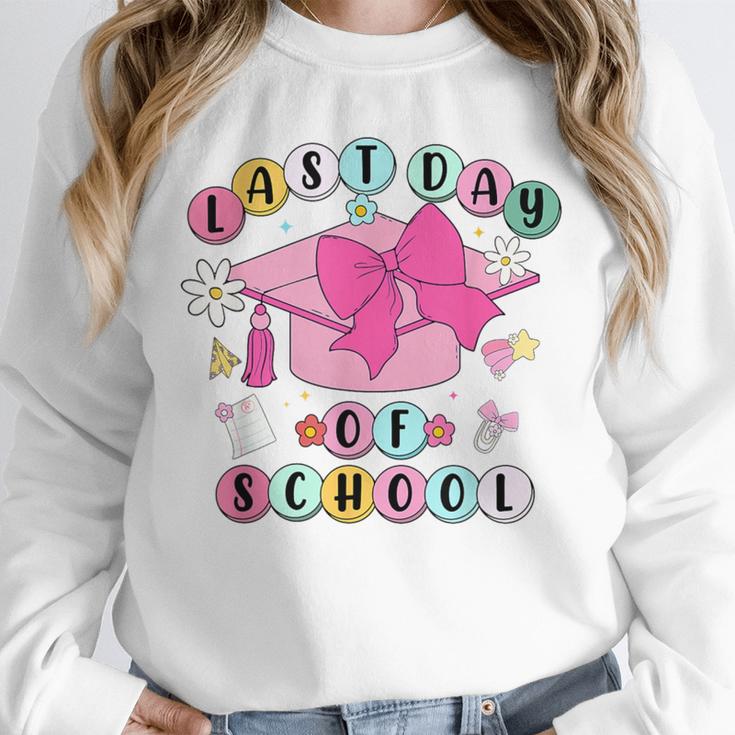 Happy Last Day Of School Coquette Bow Graduation Girls Kids Unisex Sweatshirt