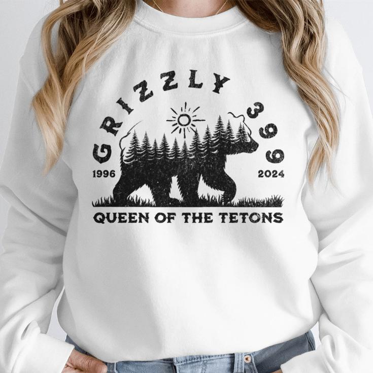 Memory Grizzly 399 1996 2024 Queen Of The Tetons Bear Lovers Unisex Sweatshirt Memory Grizzly 399 1996 2024 Queen Of The Tetons Bear Lovers Unisex Sweatshirt