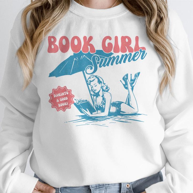 Retro Book Girl Summer Beach Vacation For Book Lover Unisex Sweatshirt