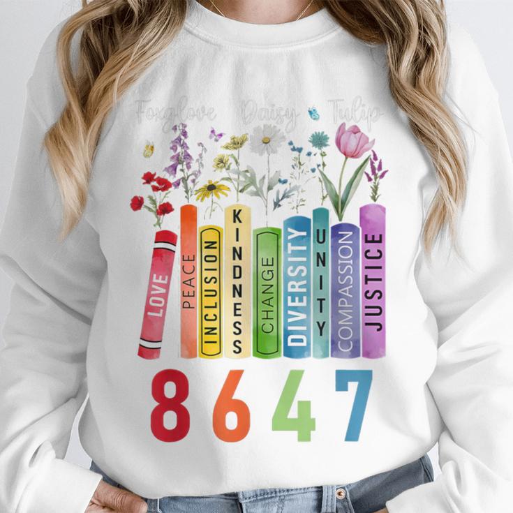 Subtle Floral Foxglove Daisy Tulip Book Lover Unisex Sweatshirt