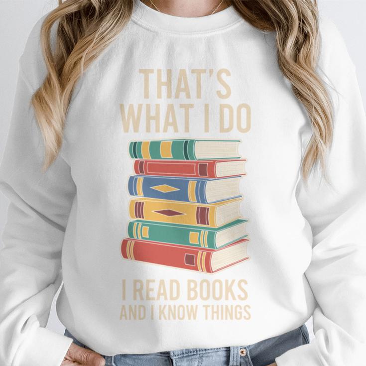 That's What i Do i Read Books And i Know Things Cute Graphic Unisex Sweatshirt That's What i Do i Read Books And i Know Things Cute Graphic Unisex Sweatshirt