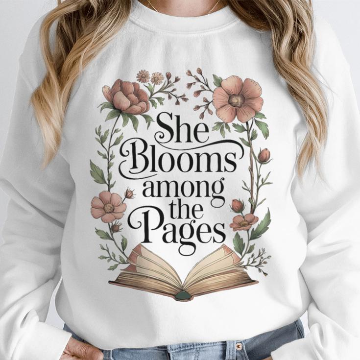 Women's She Blooms Among The Pages Women Mom Wife Floral Book Lover Unisex Sweatshirt Women's She Blooms Among The Pages Women Mom Wife Floral Book Lover Unisex Sweatshirt