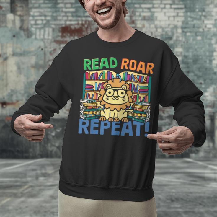 Animals Read Reading Book Library First Day Of School Kids Unisex Sweatshirt