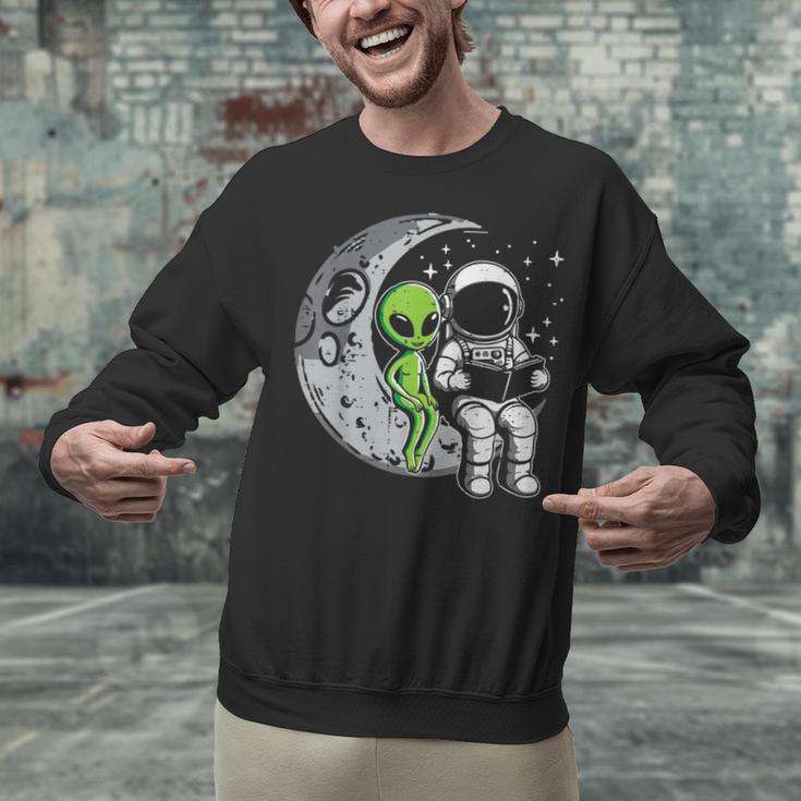 Astronaut Reading Book To Alien Moon Space Women Kids Men Unisex Sweatshirt