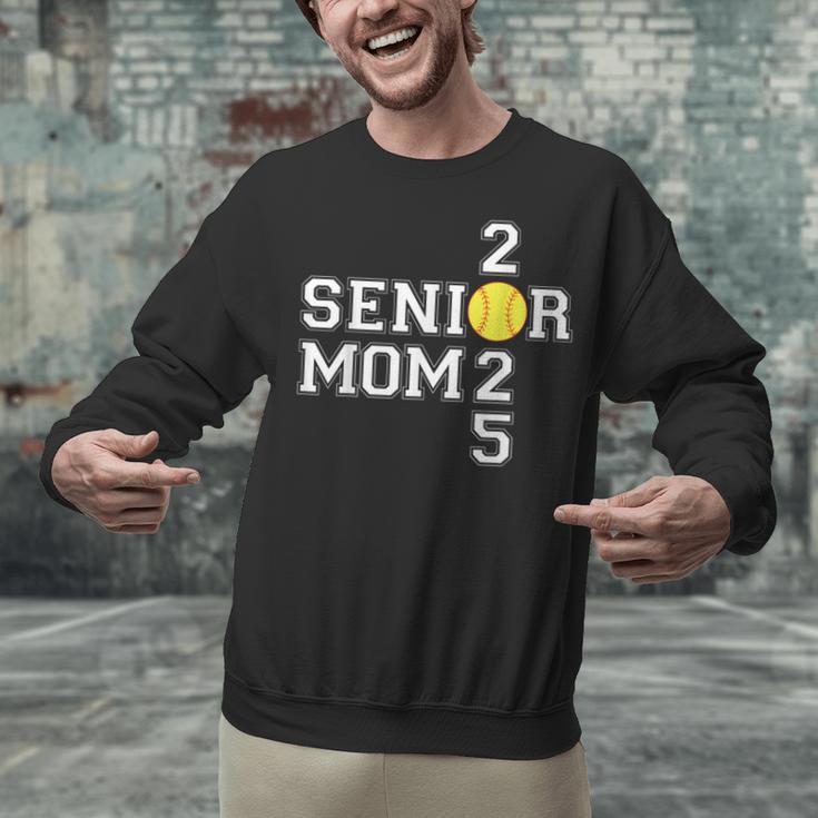 Class Of 2025 Softball Mom Senior Graduation Graduate Women Unisex Sweatshirt