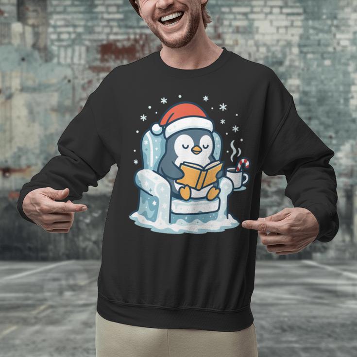 Cute Christmas Penguin Reading Book Cozy Winter Holiday Art Unisex Sweatshirt