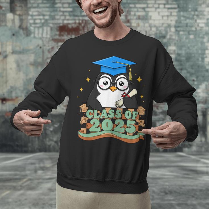 Graduate Penguin Class Of 2025 Kids Graduation Unisex Sweatshirt