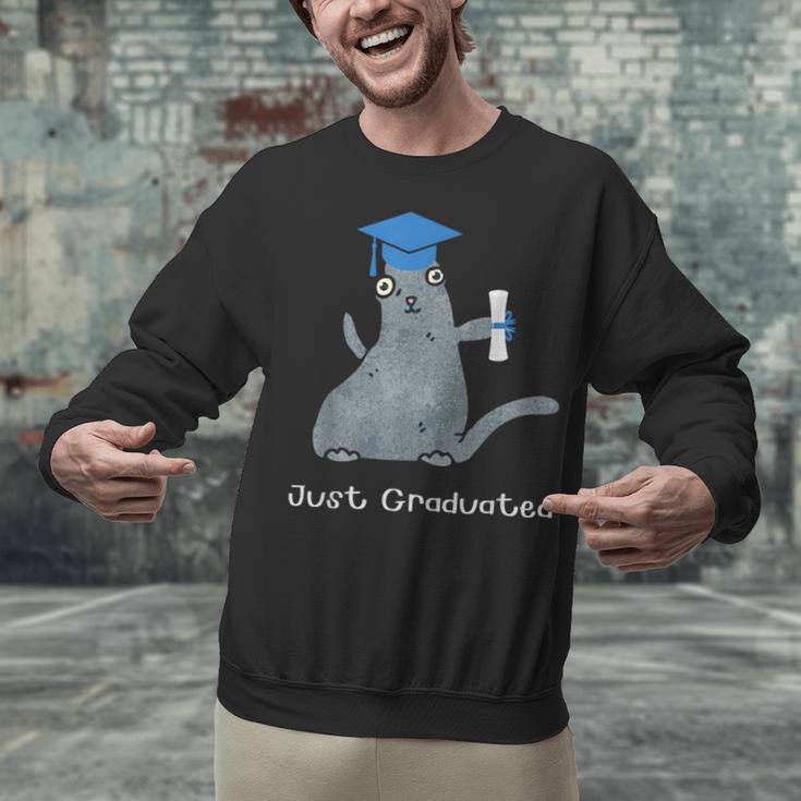 Just Graduated Cat With Graduation Cap And Diploma For Men Women Girls Kids Unisex Sweatshirt