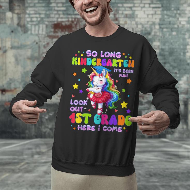 Kindergarten Graduation 2025 Graduate Girls Unicorn 1st Grad Unisex Sweatshirt
