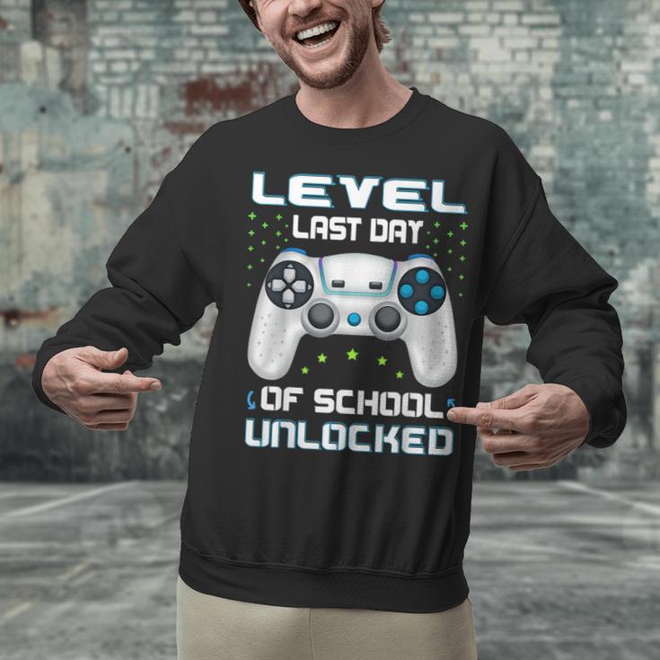 Last Days Of School Graduation Kindergarten Gamer Boys Kids Unisex Sweatshirt