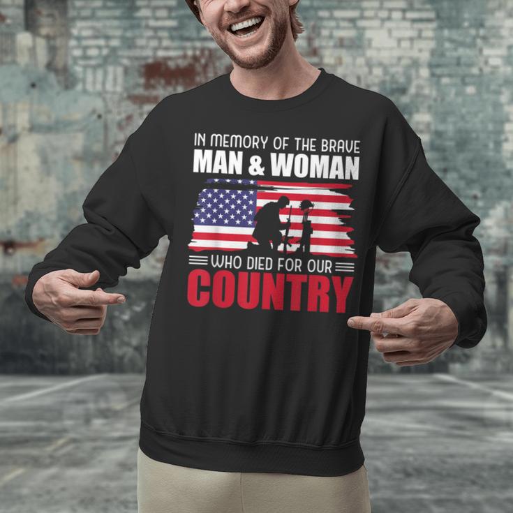 In Memory Of The Brave Man & Woman Memorial Day Unisex Sweatshirt