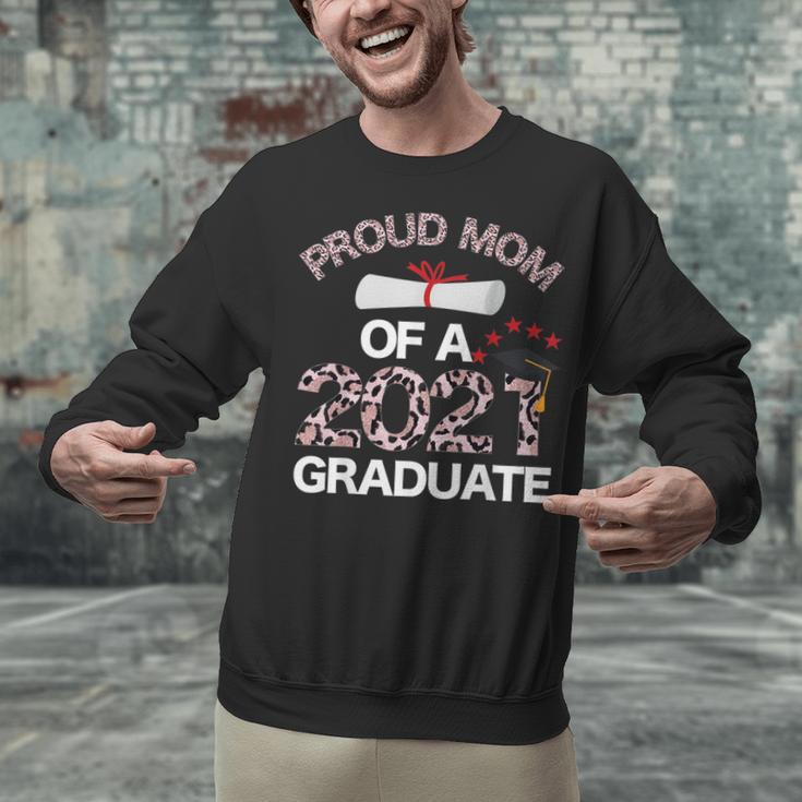 Proud Mom Of A 2021 Graduate Leopard Print Graduation Mama Unisex Sweatshirt
