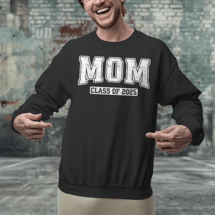 Proud Senior Mom Class Of 2025 Graduate Graduation 25 Unisex Sweatshirt