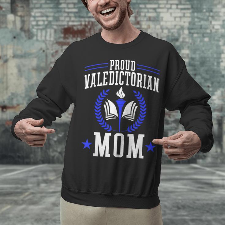 Proud Valedictorian Mom Graduation Grad Mom Class Of 2025 Unisex Sweatshirt