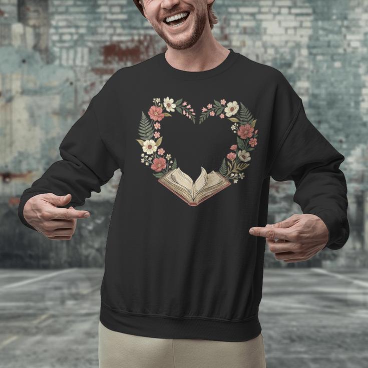 Women's Vintage Book Lover Valentine Heart Unisex Sweatshirt