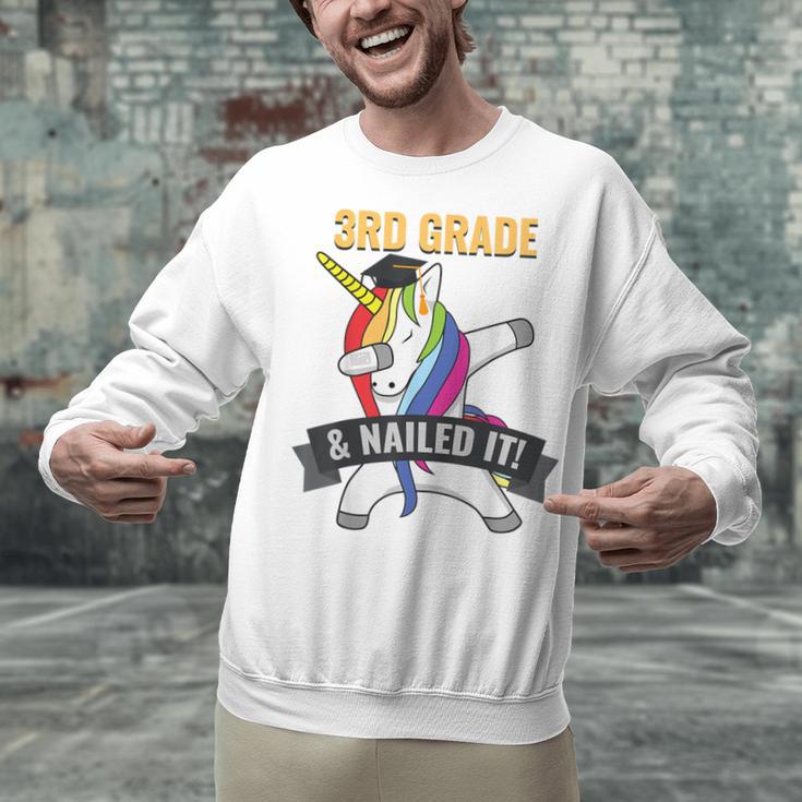 3RD GRADE NAILED IT UNICORN DABBING GRADUATION T-SHIRT Unisex Sweatshirt