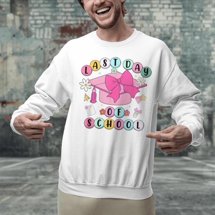 Happy Last Day Of School Coquette Bow Graduation Girls Kids Unisex Sweatshirt